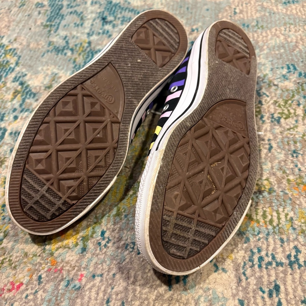 Converse * EUC Colorful Zebra Rainbow PRIDE Striped Woman’s Sneaker Shoes Size 9 - Picture 9 of 10